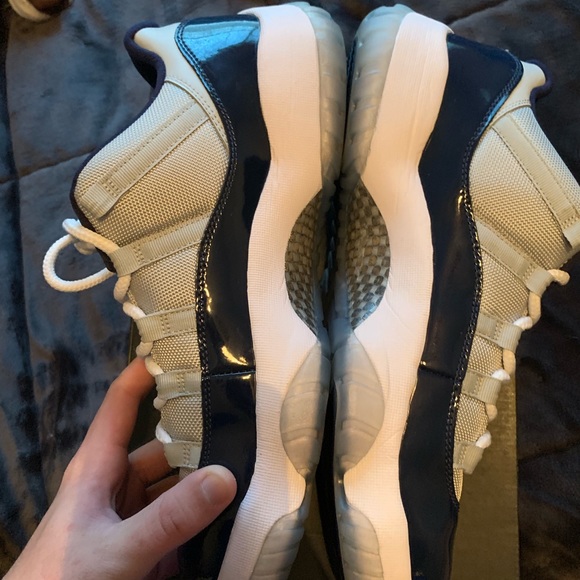 Air Jordan 11 Georgetown - Picture 4 of 8